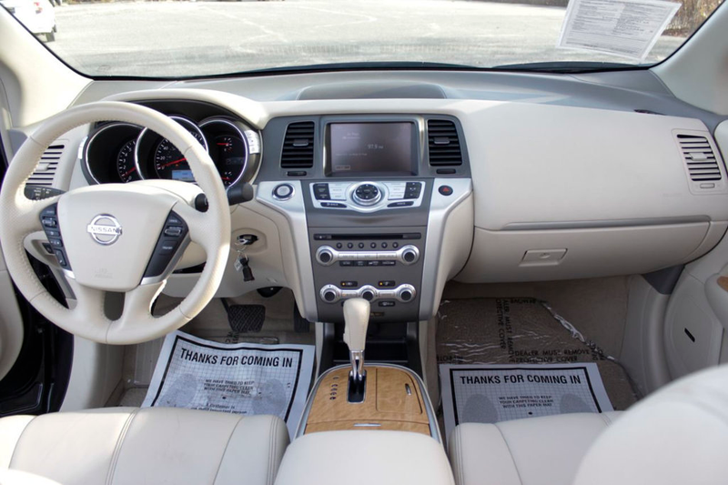 Illustration for article titled For $17,995, This 2011 Nissan Murano CrossCabriolet Could Let Your Freak Flag Fly